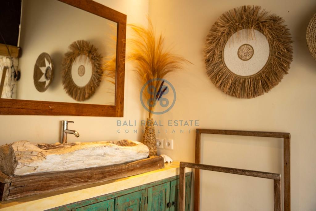 bedroom villa with private beach access in uluwatu for sale