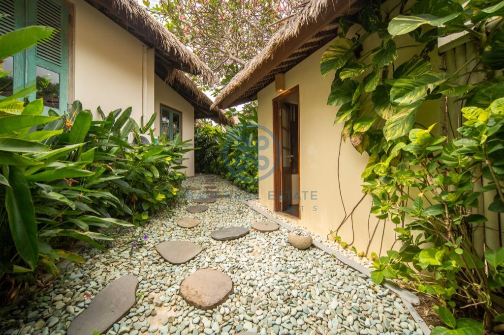 bedroom villa with private beach access in uluwatu for sale