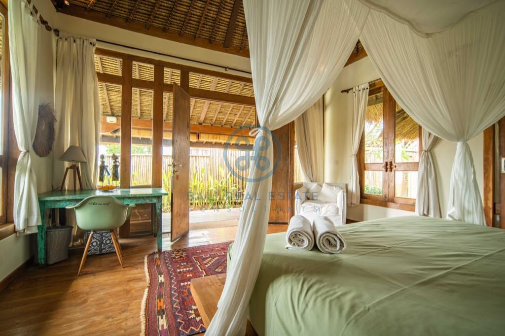 bedroom villa with private beach access in uluwatu for sale