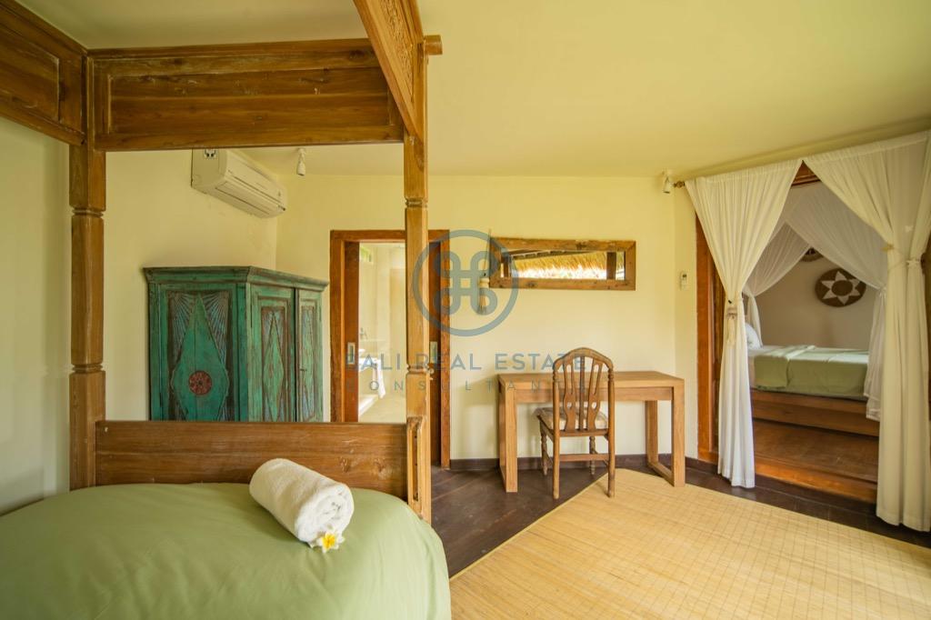 bedroom villa with private beach access in uluwatu for sale