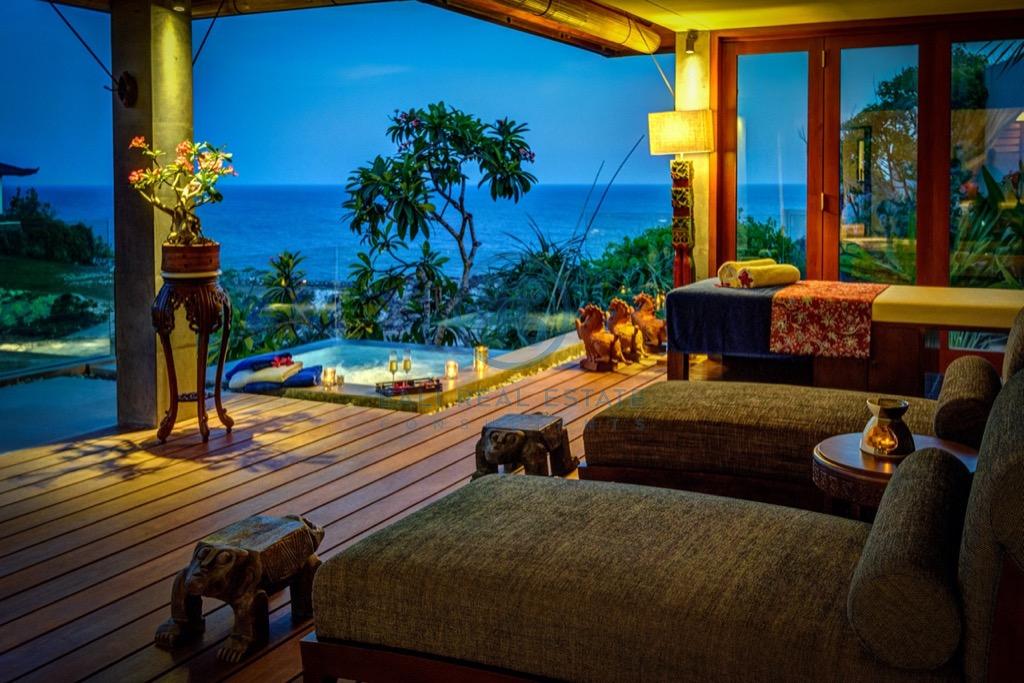 bedroom cliff top villa in uluwatu for sale