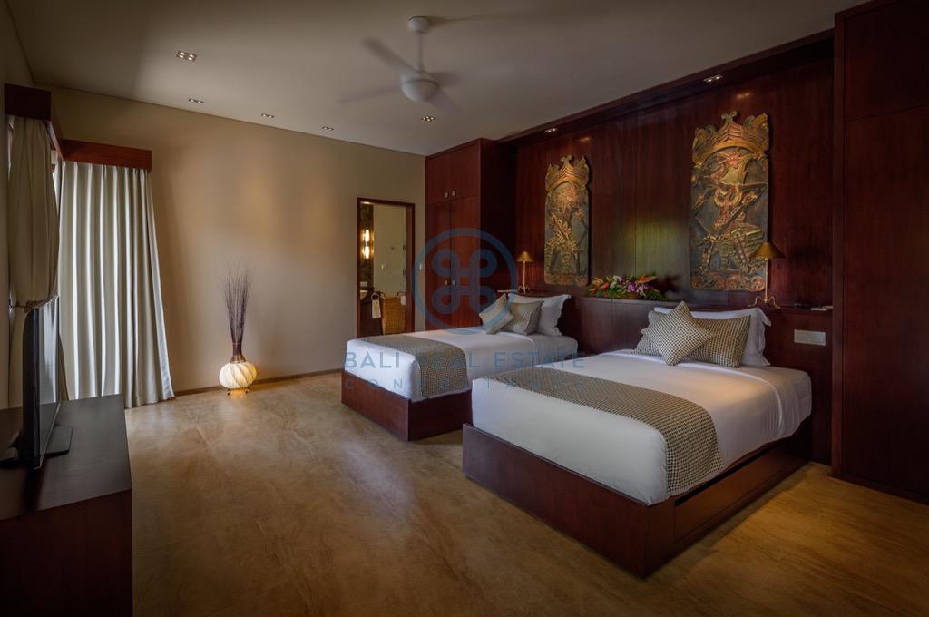 bedroom cliff top villa in uluwatu for sale