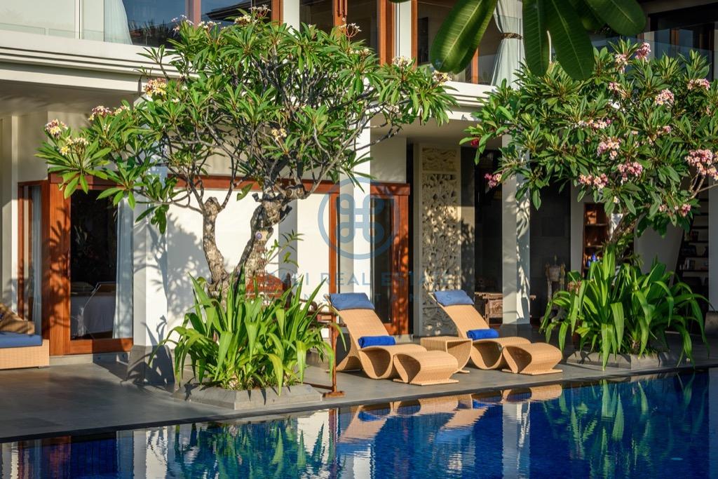 bedroom cliff top villa in uluwatu for sale