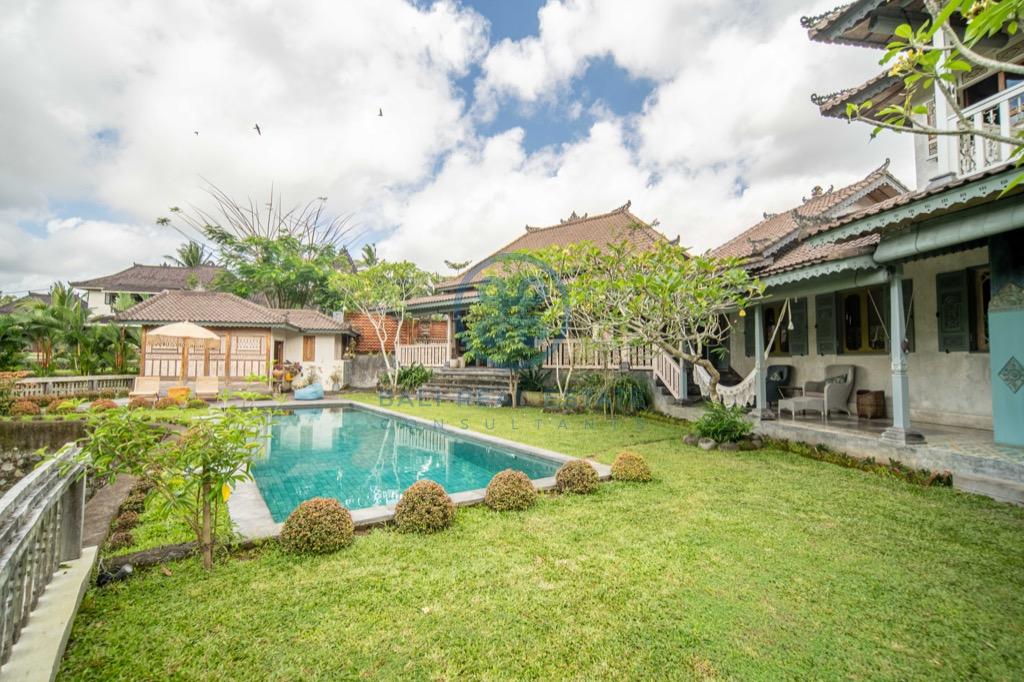 bedroom villa surrounded by ricefields in ubud for sale