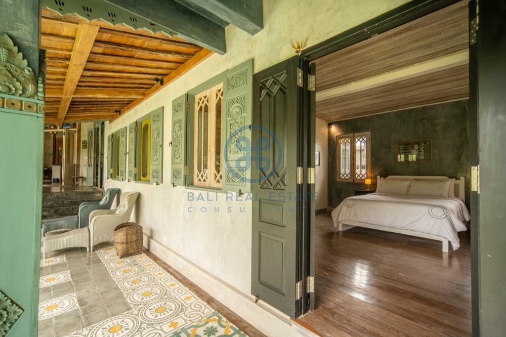 bedroom villa surrounded by ricefields in ubud for sale