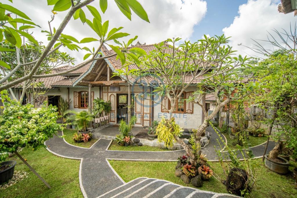 bedroom villa surrounded by ricefields in ubud for sale