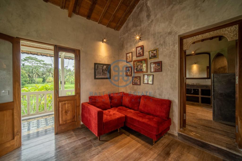 bedroom villa surrounded by ricefields in ubud for sale