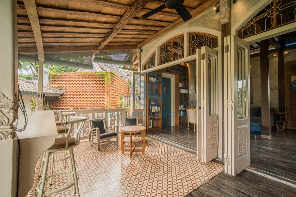 bedroom villa surrounded by ricefields in ubud for sale