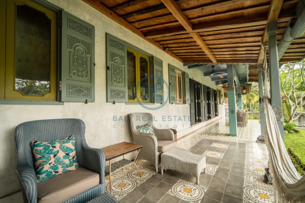 bedroom villa surrounded by ricefields in ubud for sale