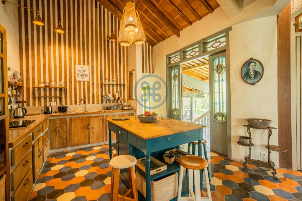 bedroom villa surrounded by ricefields in ubud for sale