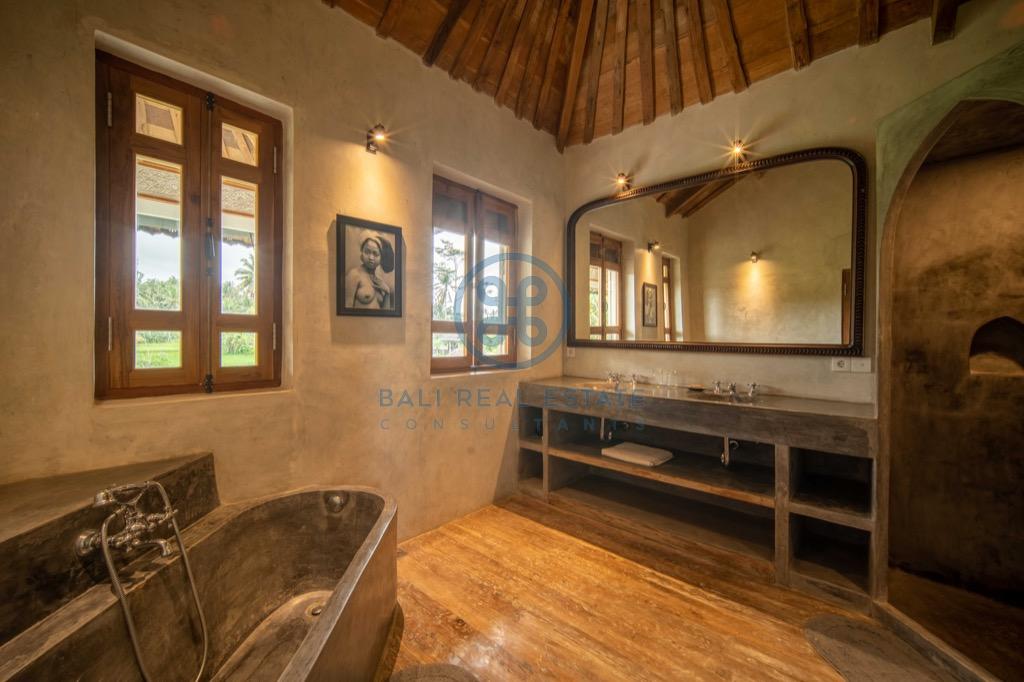 bedroom villa surrounded by ricefields in ubud for sale