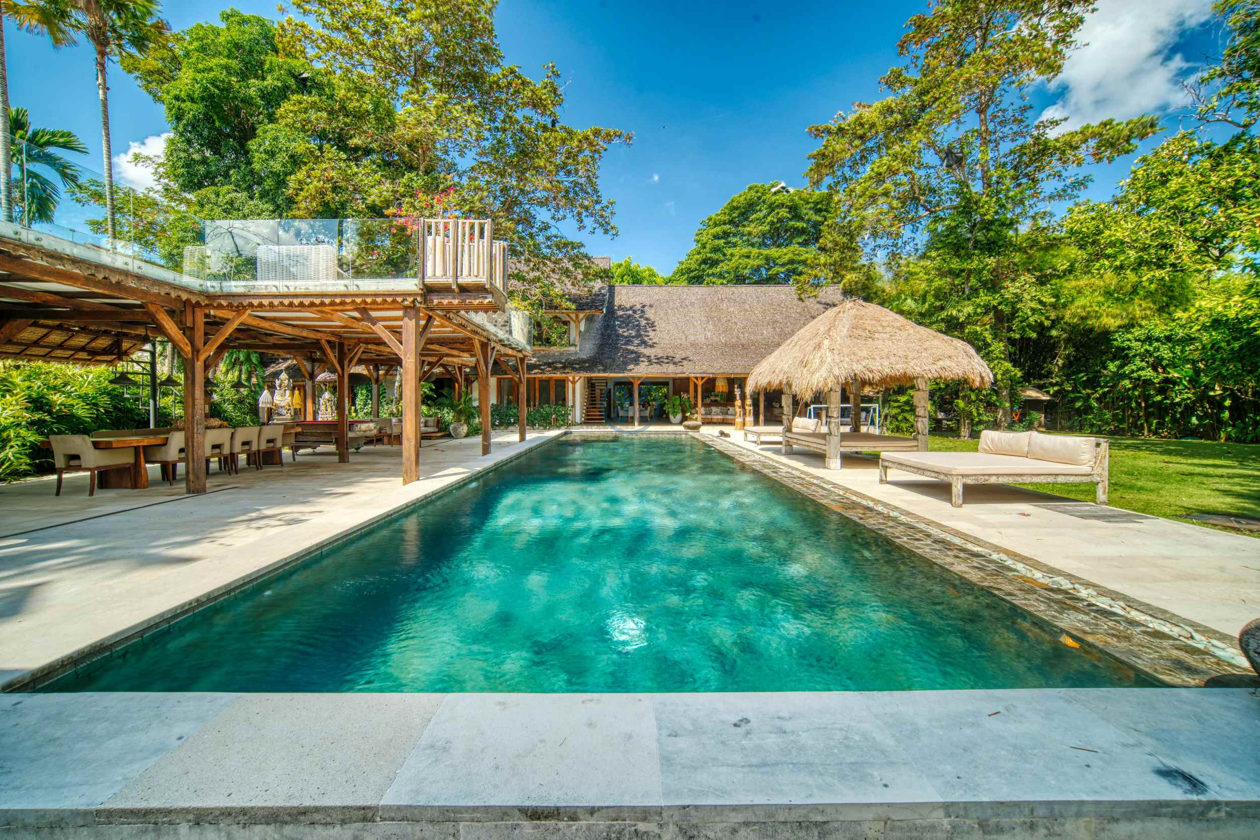 7 Bedroom Garden View Villa in Kerobokan Bali For Sale.